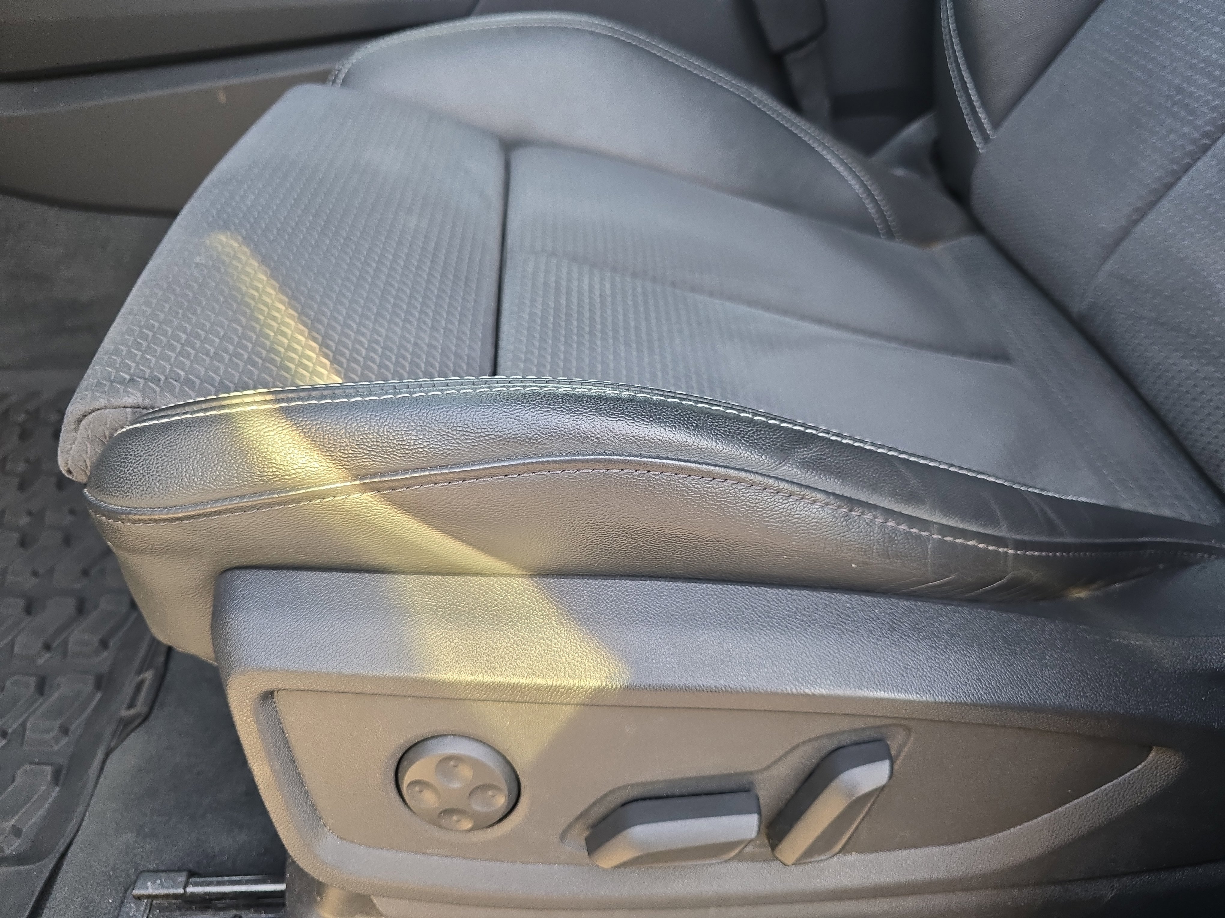 Used 2022 Audi SQ5 Premium image 29