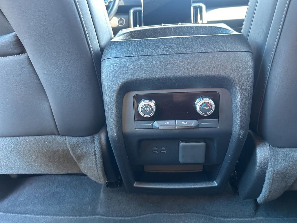 Used 2024 GMC Acadia Elevation image 17