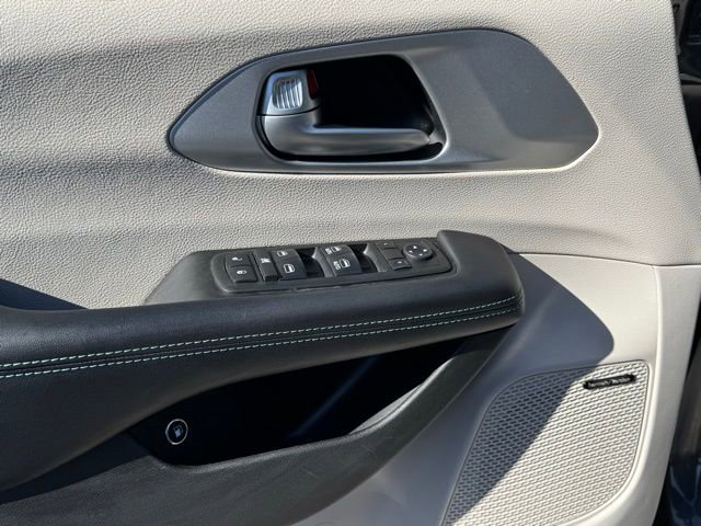 Used 2018 Chrysler Pacifica Limited w/ Advanced Safetytec Group image 38