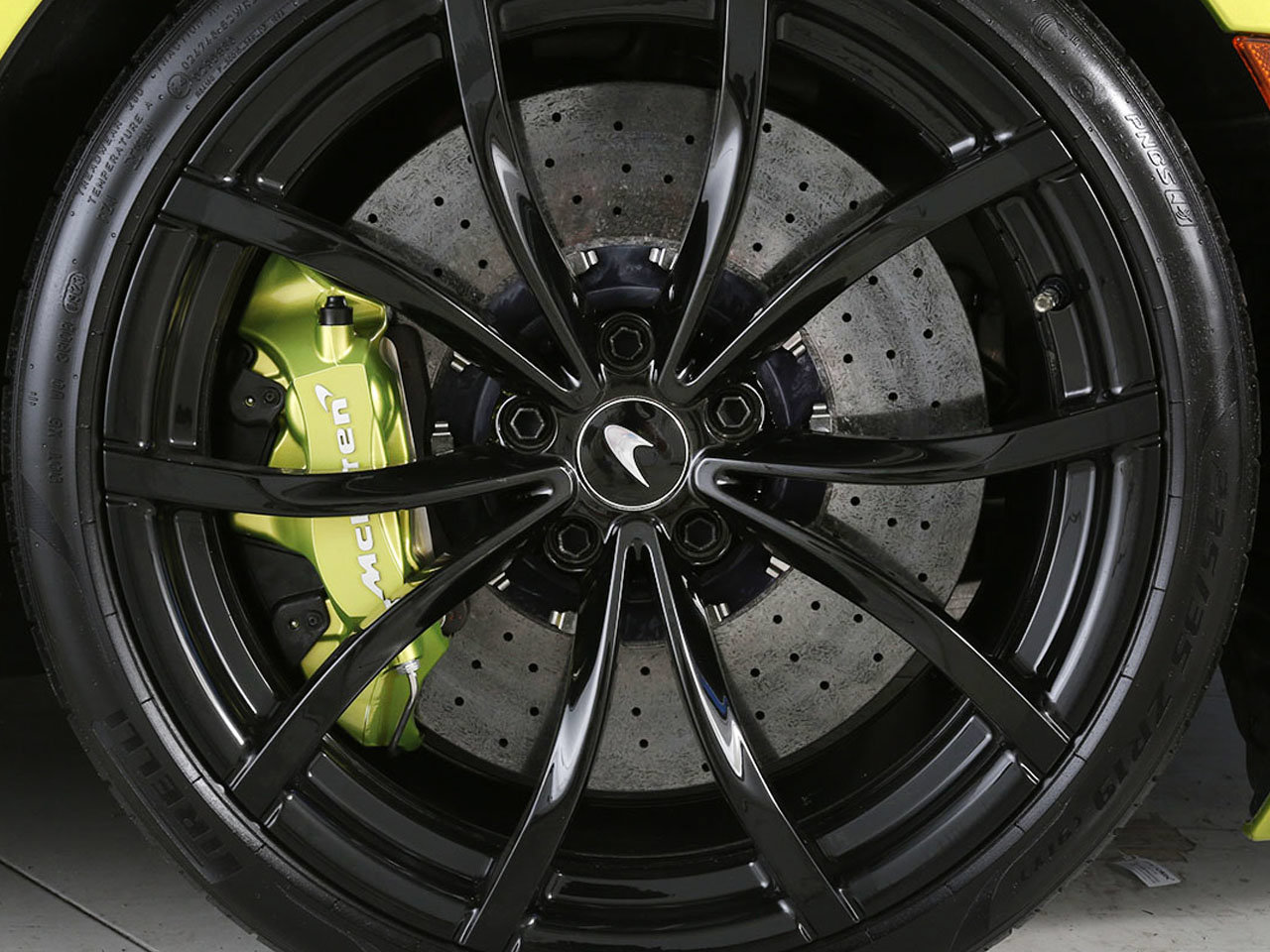 Used 2023 McLaren Artura RWD image 6