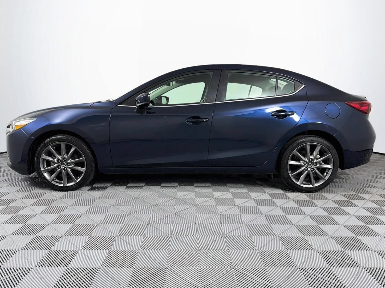 Used 2018 MAZDA MAZDA3 Touring FWD image 7