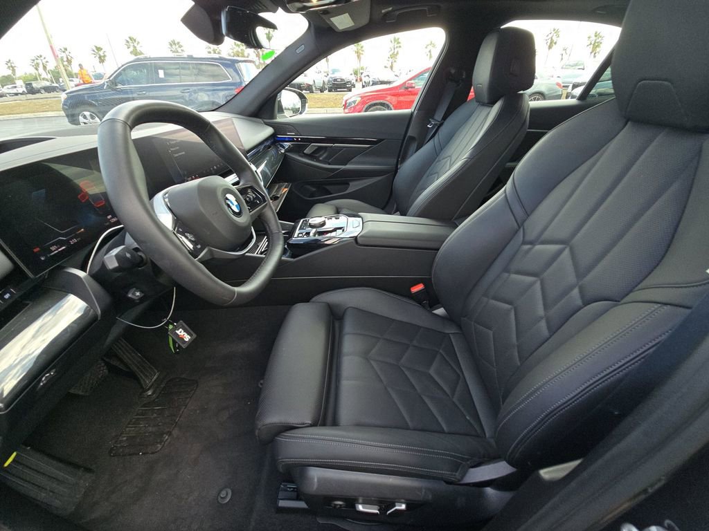 Used 2025 BMW 530i xDrive image 5