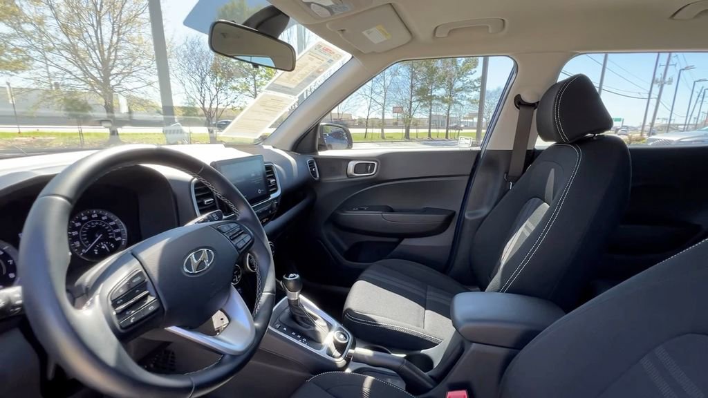 Certified 2021 Hyundai Venue SEL image 32
