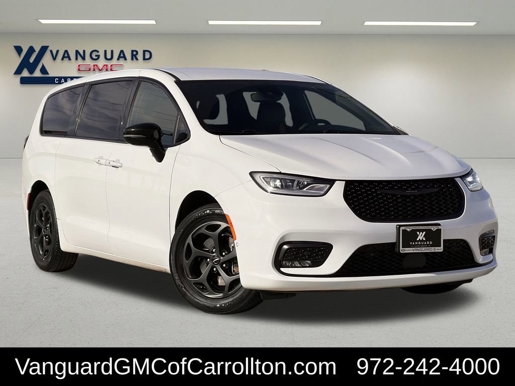 Used 2024 Chrysler Pacifica Select image 1