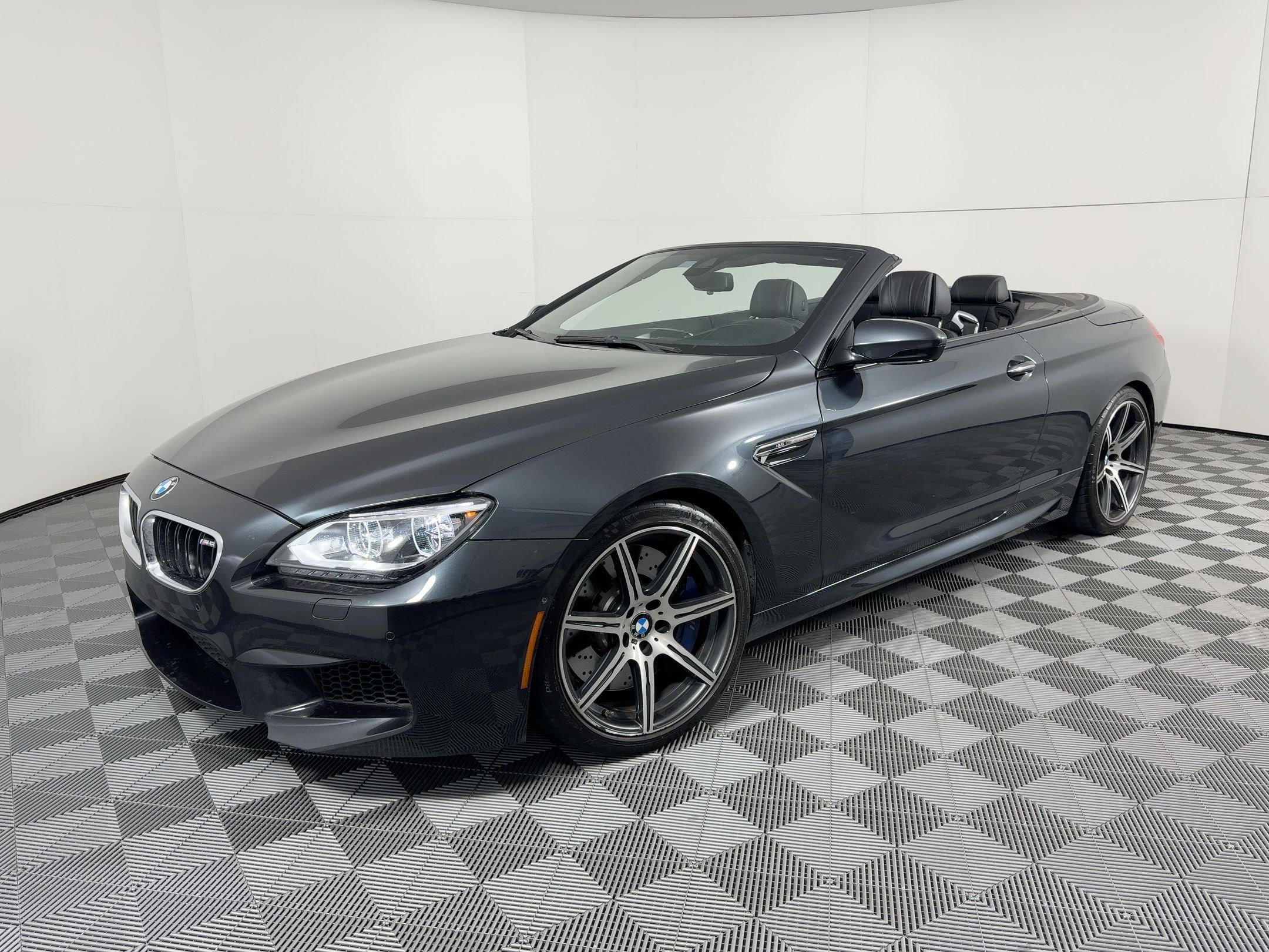 Used 2014 BMW M6 Convertible RWD image 1