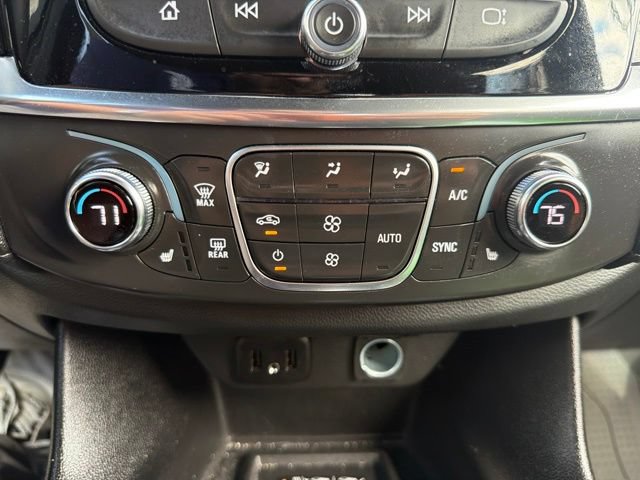 Used 2023 Chevrolet Traverse LT FWD image 32
