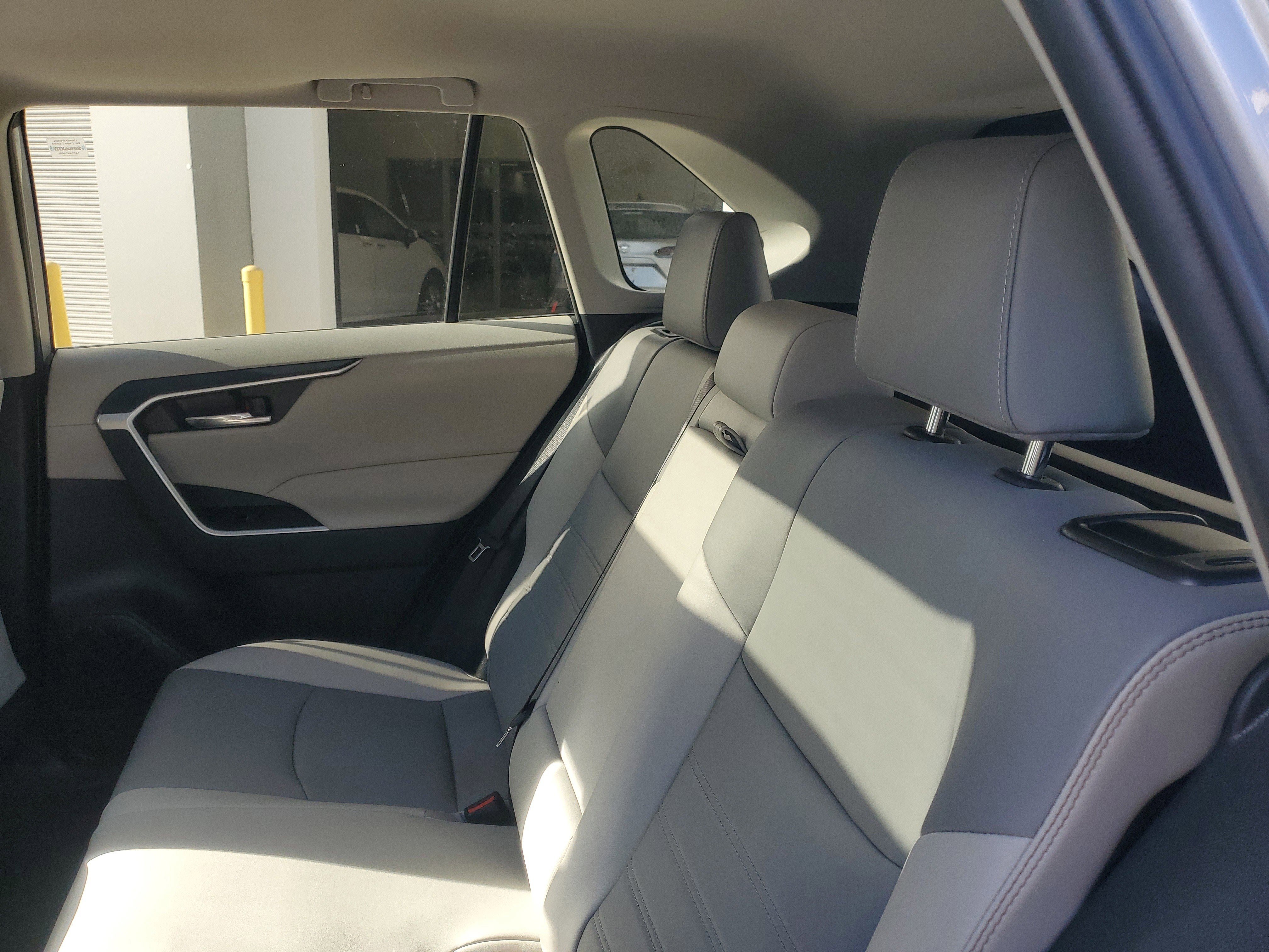 Used 2022 Toyota RAV4 XLE Premium image 16