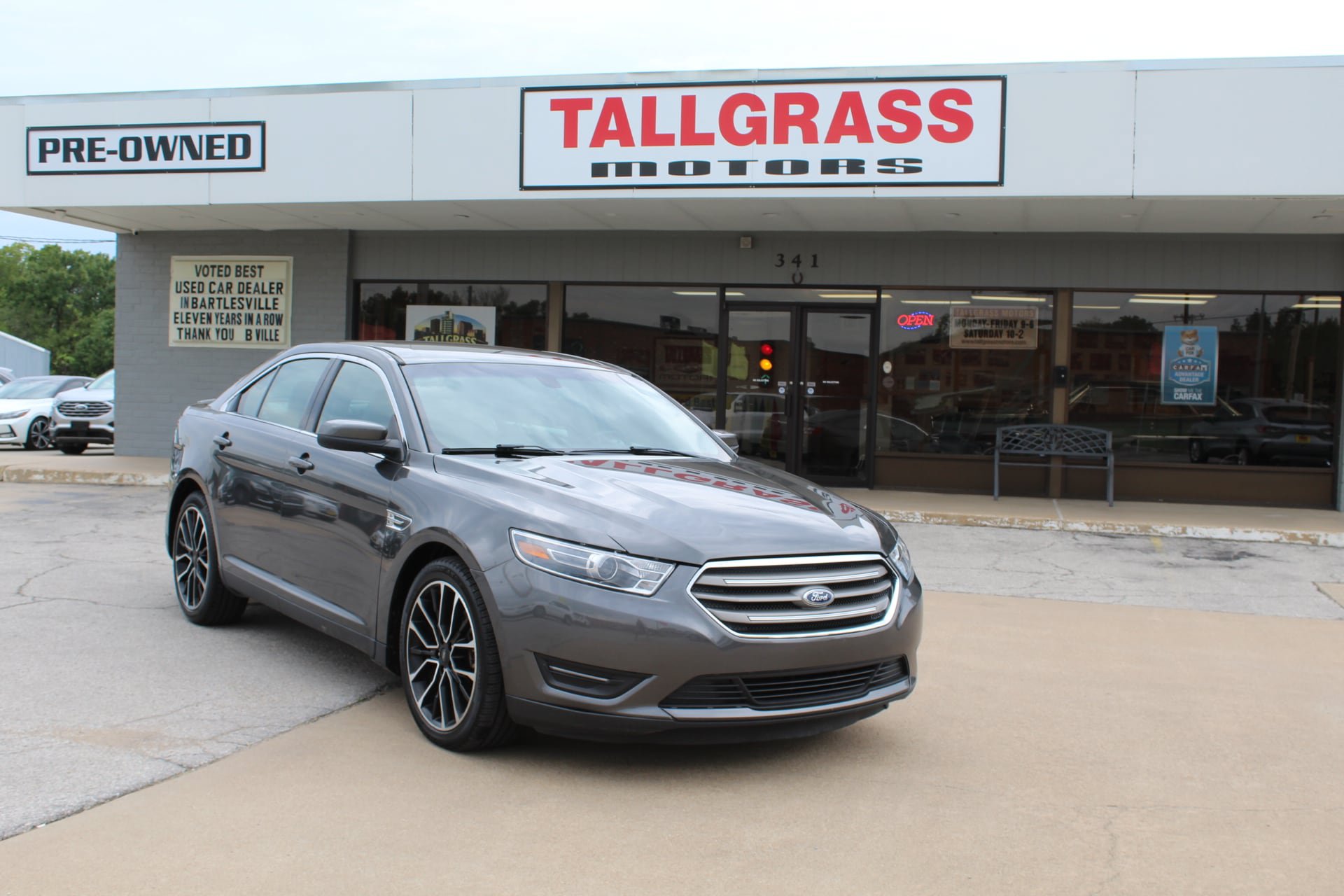 Used 2018 Ford Taurus SEL w/ Equipment Group 201A FWD image 1