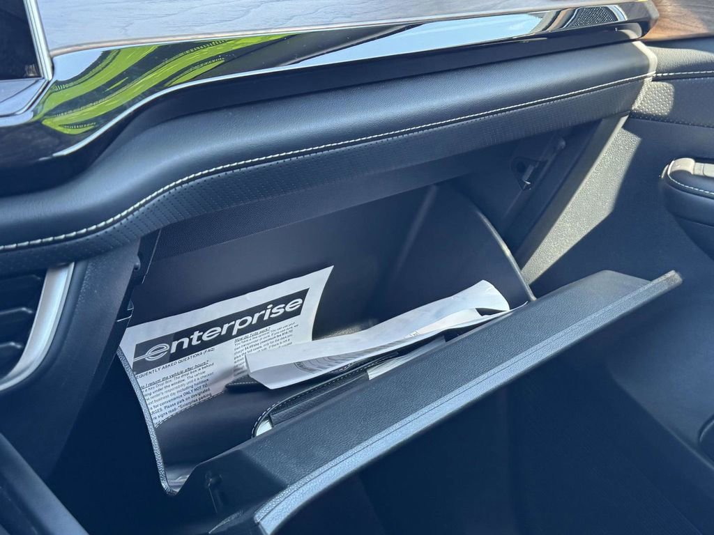 Used 2025 Volkswagen Atlas SE AWD/4WD image 10