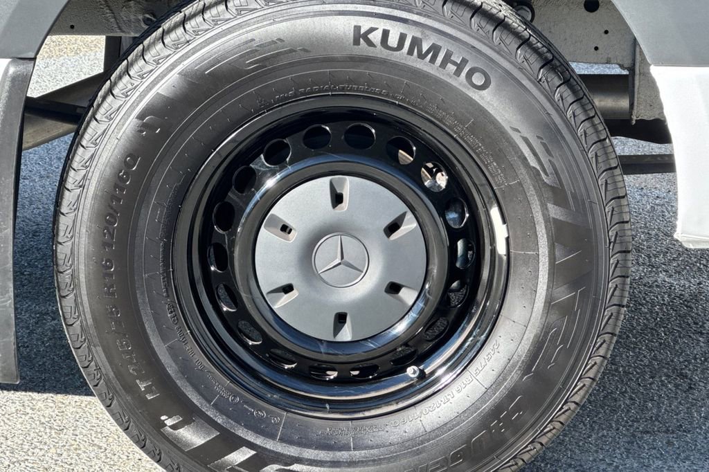 Used 2024 Mercedes-Benz Sprinter 2500 image 23