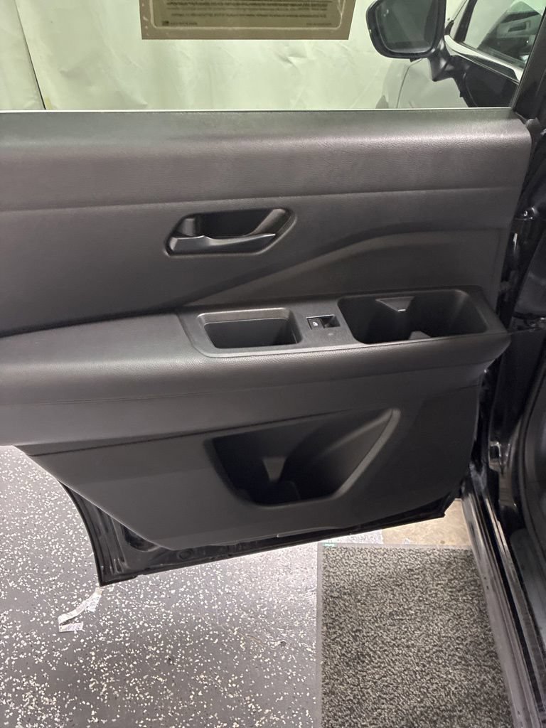 Used 2025 Nissan Pathfinder SV AWD/4WD image 26