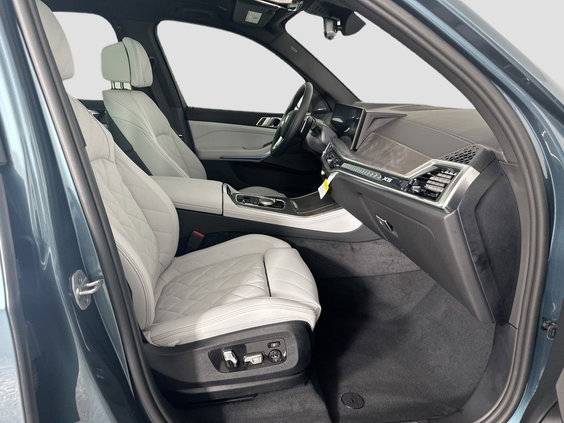 Certified 2025 BMW X5 xDrive50e image 17