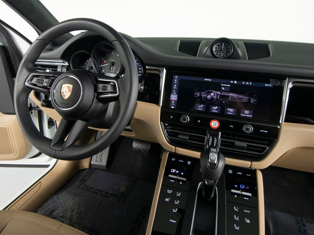 Certified 2025 Porsche Macan image 29