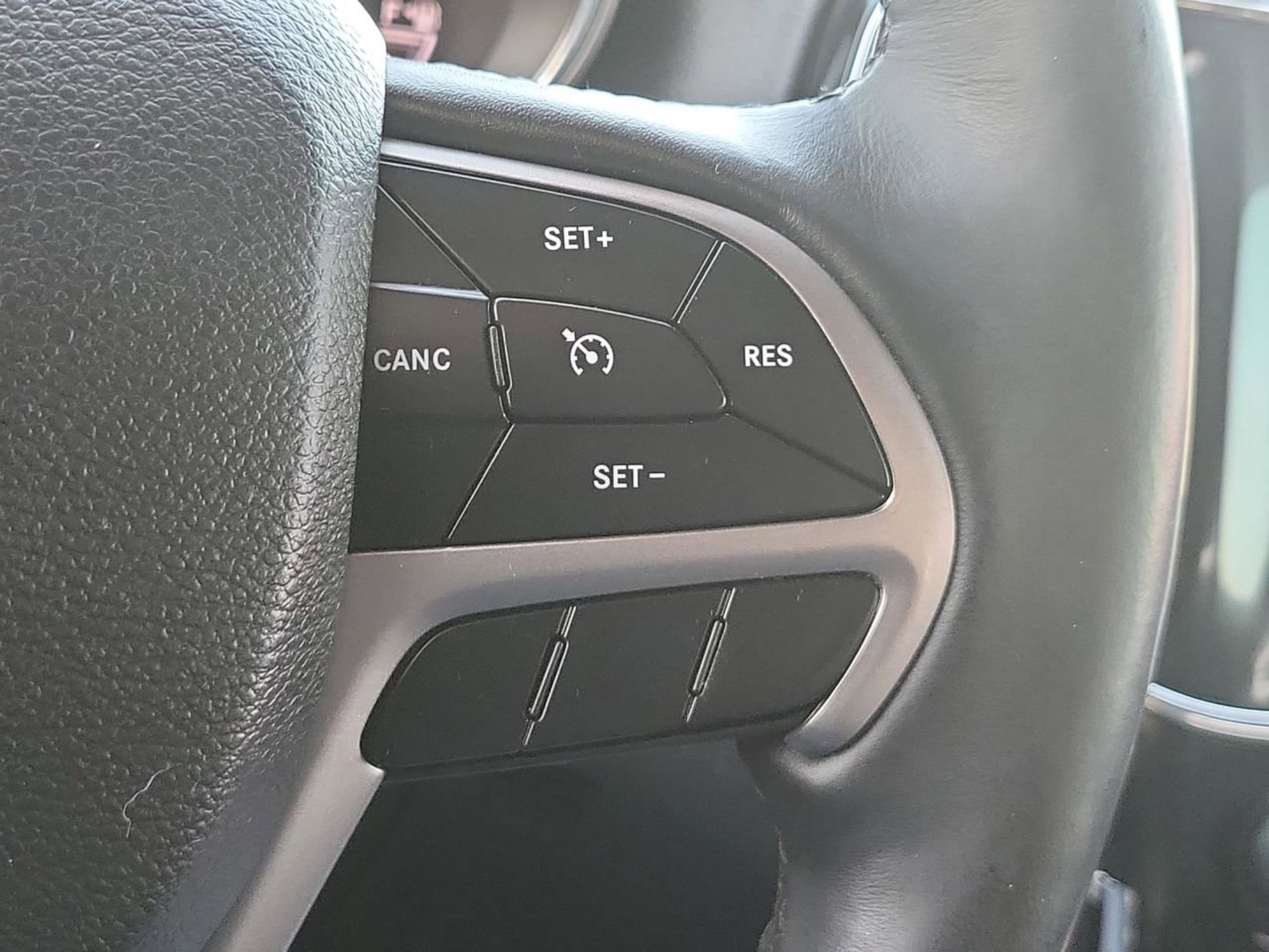 Used 2019 Jeep Grand Cherokee Limited w/ Luxury Group II image 28