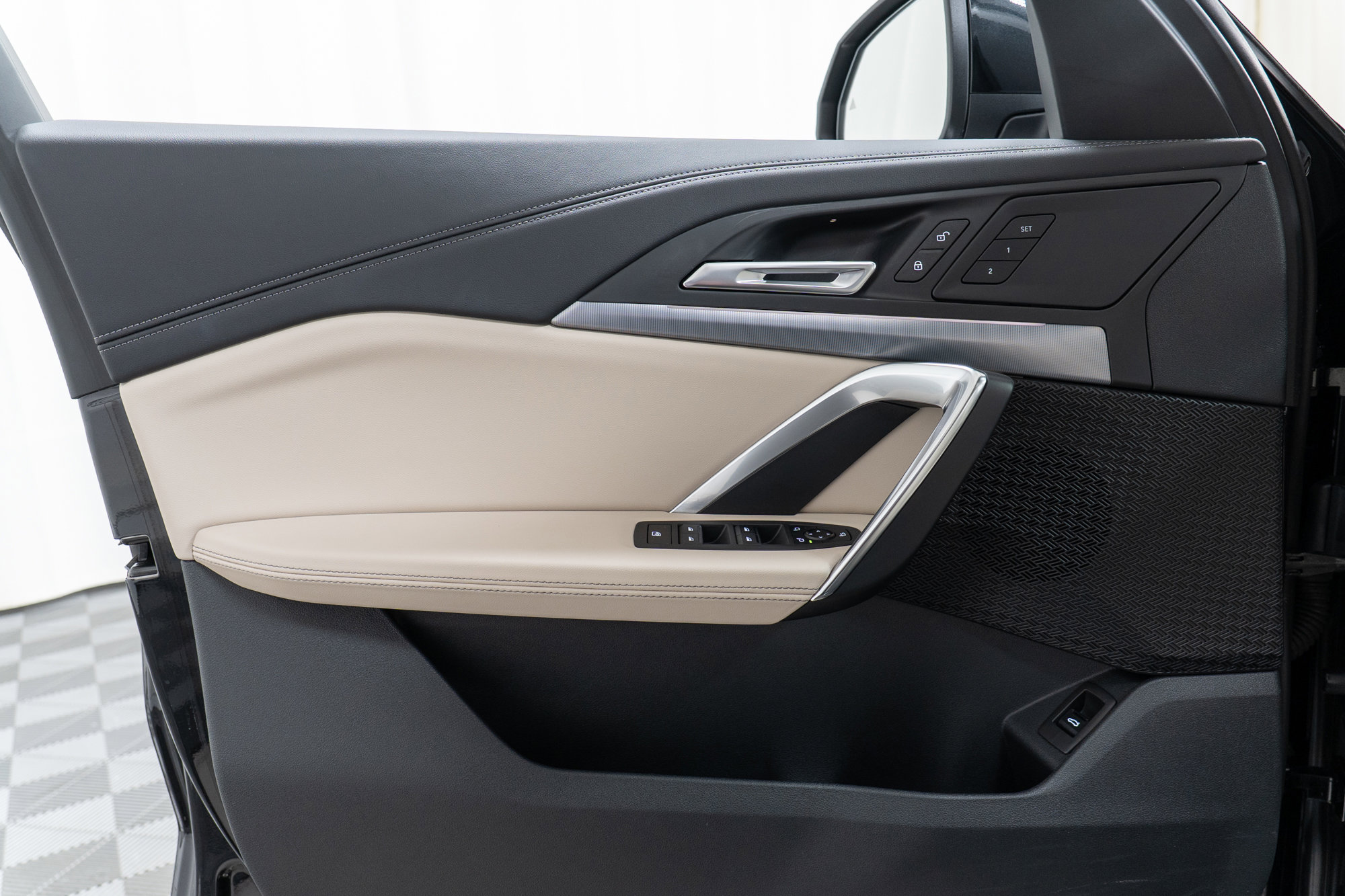 Used 2025 BMW X1 xDrive28i w/ Technology Package image 11