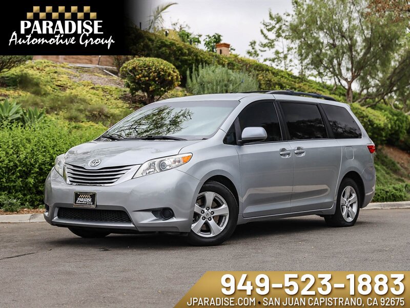 Used 2016 Toyota Sienna LE w/ Cargo Management Package FWD video 1