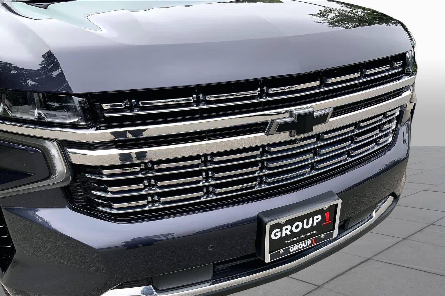 Used 2024 Chevrolet Suburban Premier w/ Premium Package AWD/4WD image 30