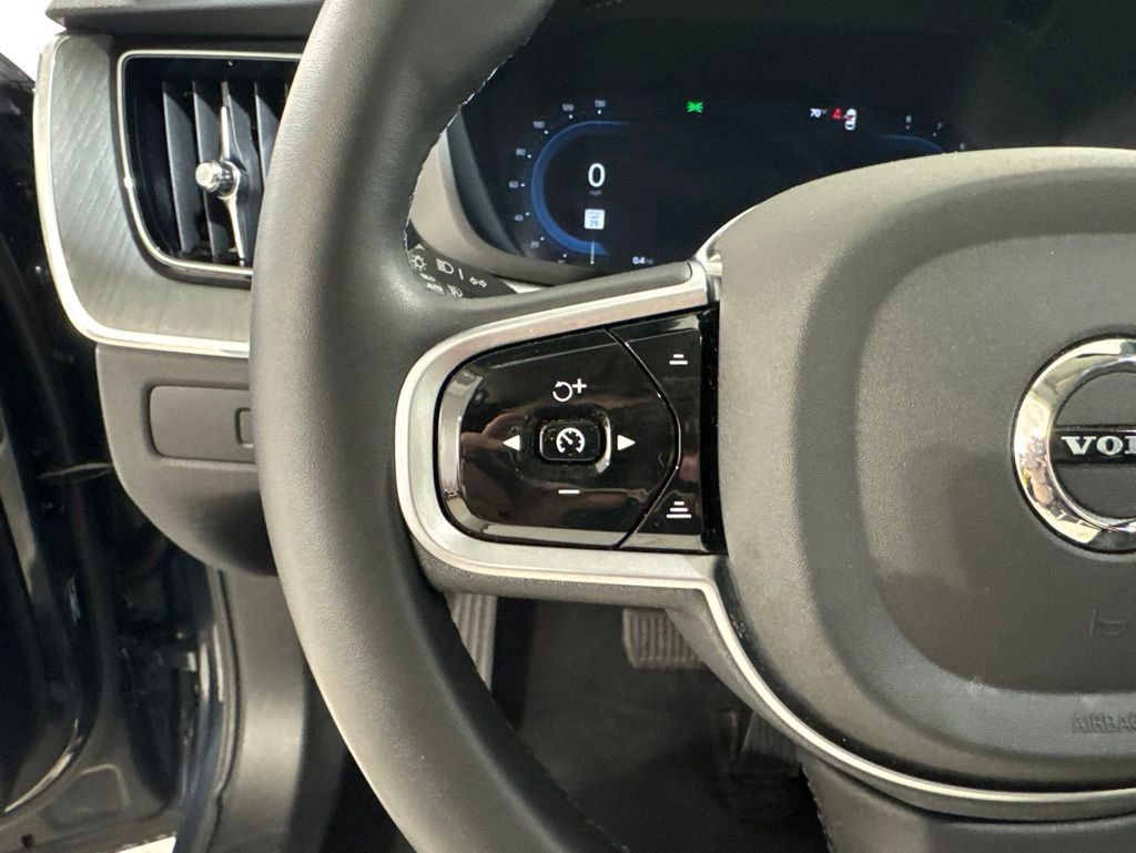 Used 2025 Volvo XC60 B5 Plus AWD/4WD image 9