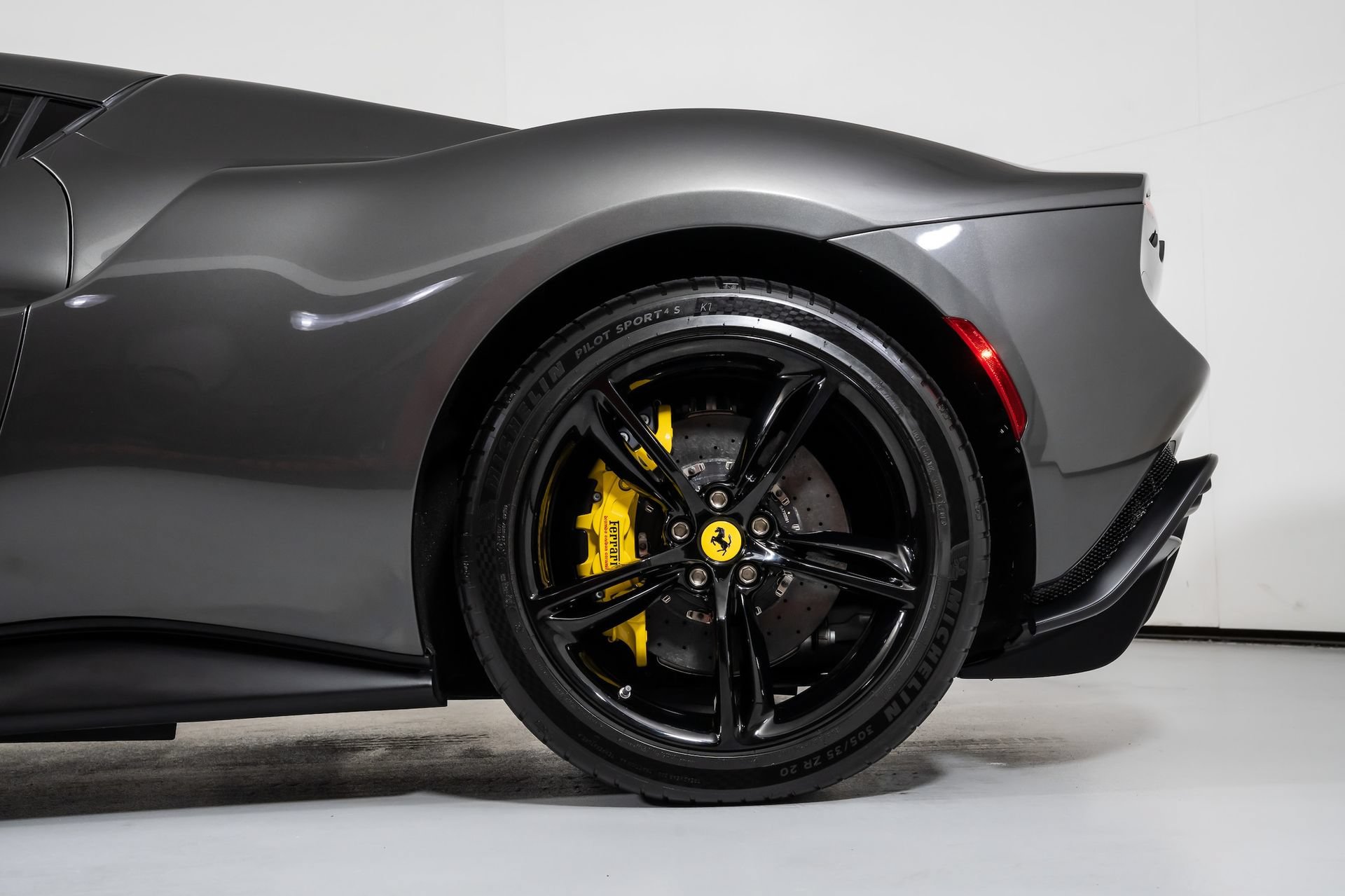 Used 2023 Ferrari 296 GTS RWD image 13
