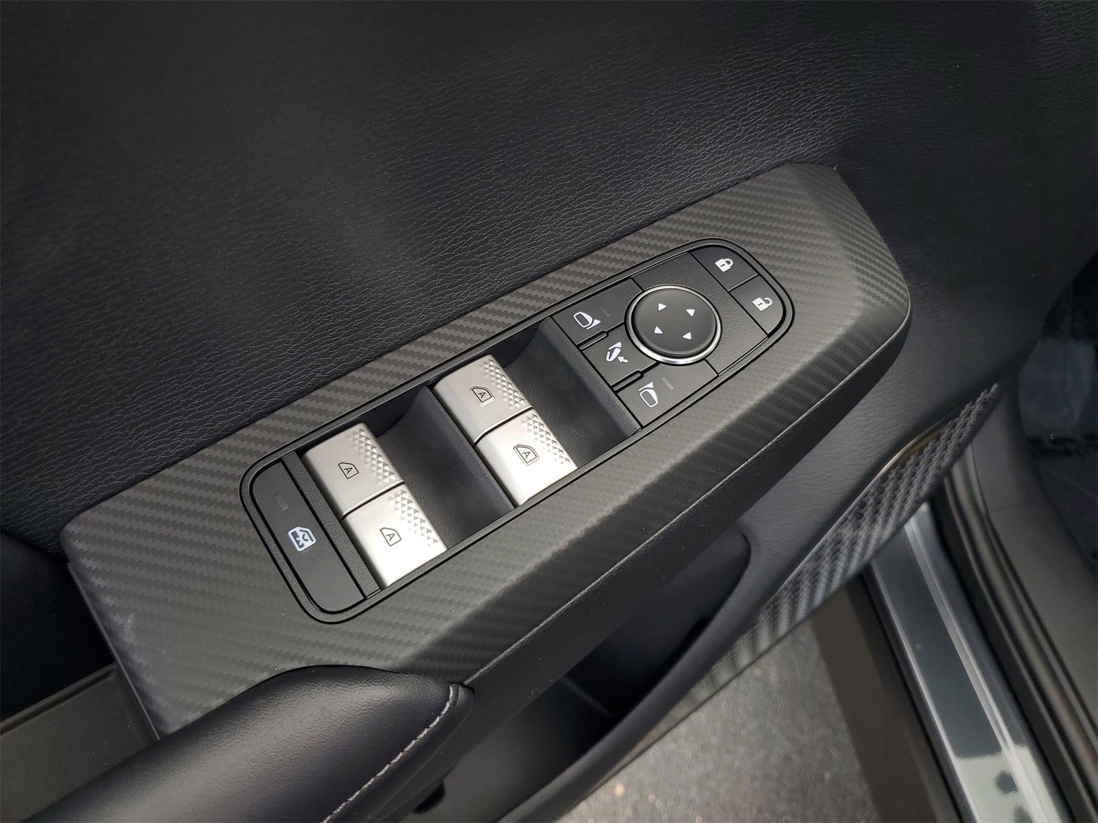 New 2025 Mitsubishi Outlander SE image 9
