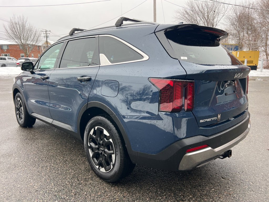 Certified 2025 Kia Sorento S w/ Panoramic Sunroof Package image 3