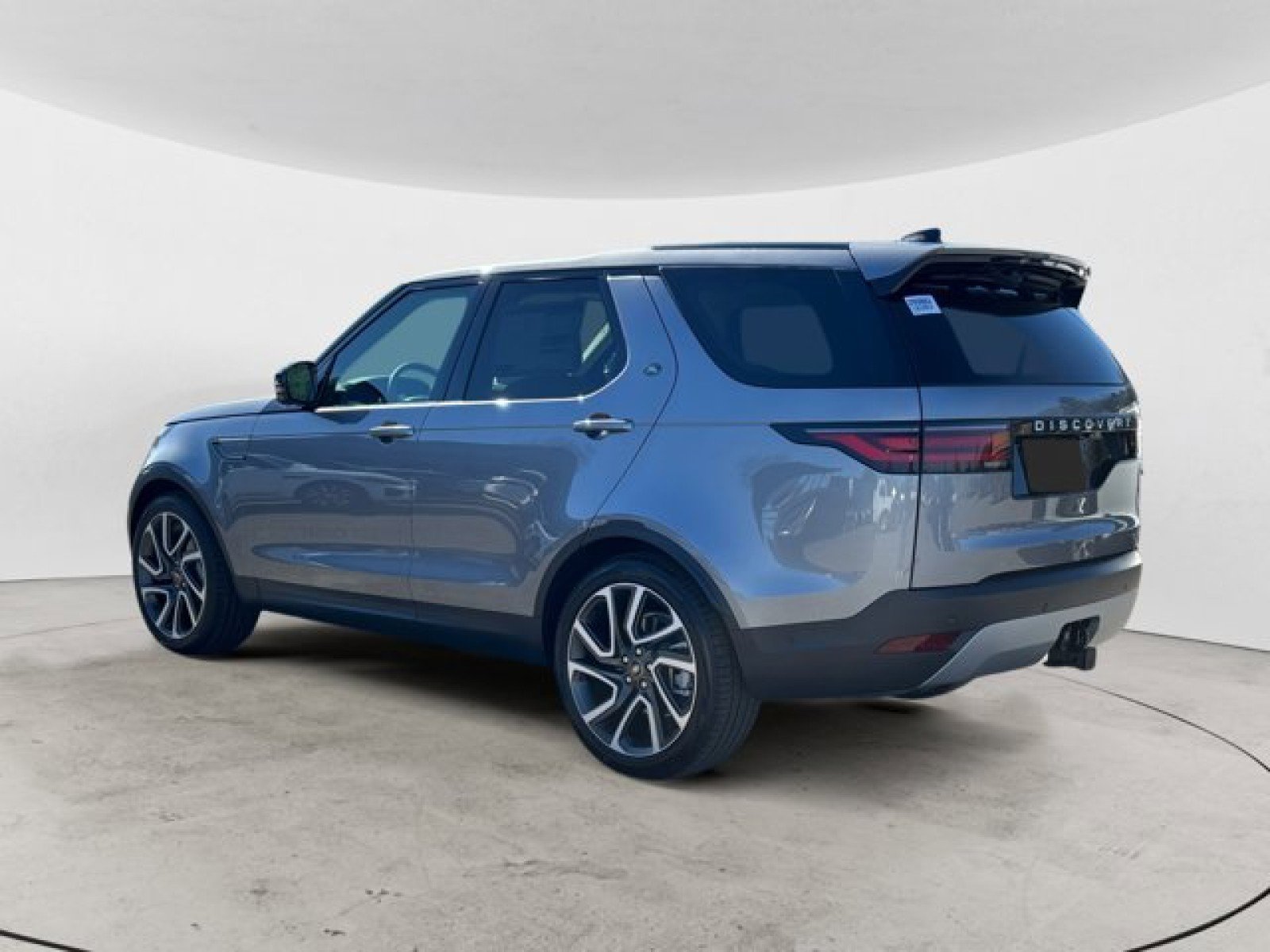 New 2025 Land Rover Discovery S image 6