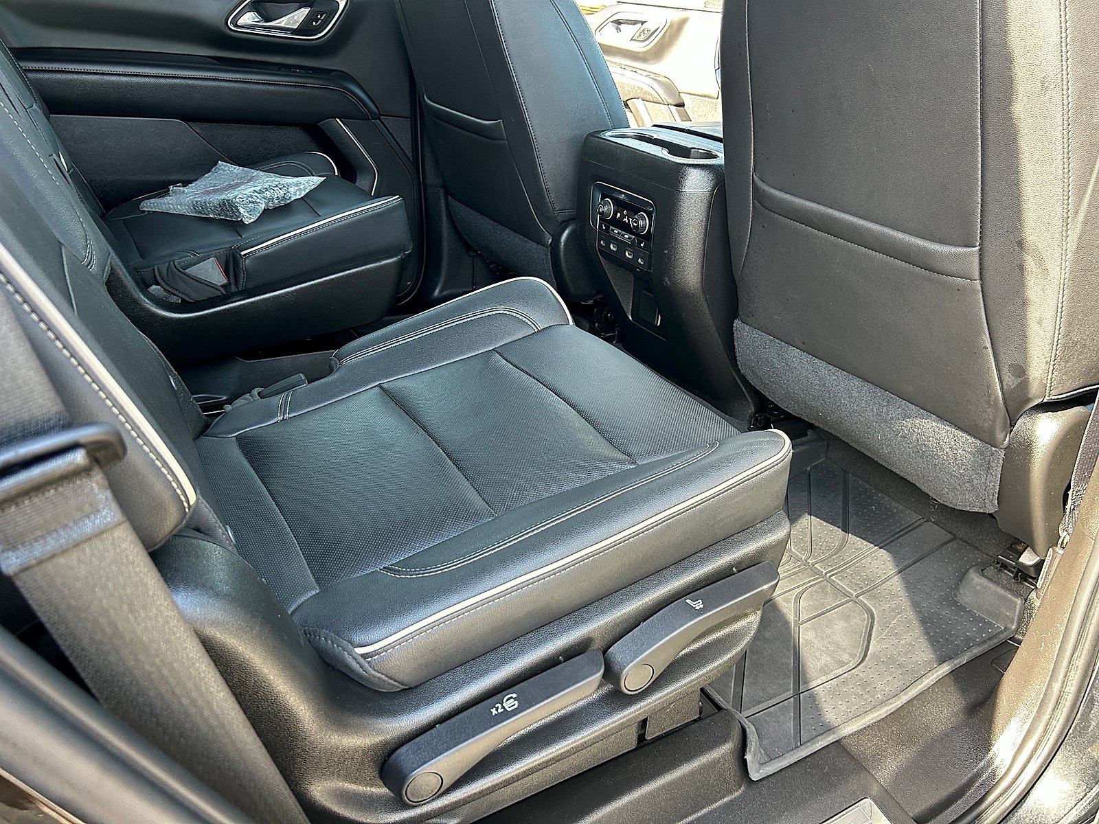 Used 2021 Chevrolet Tahoe Premier w/ Premium Package RWD image 36