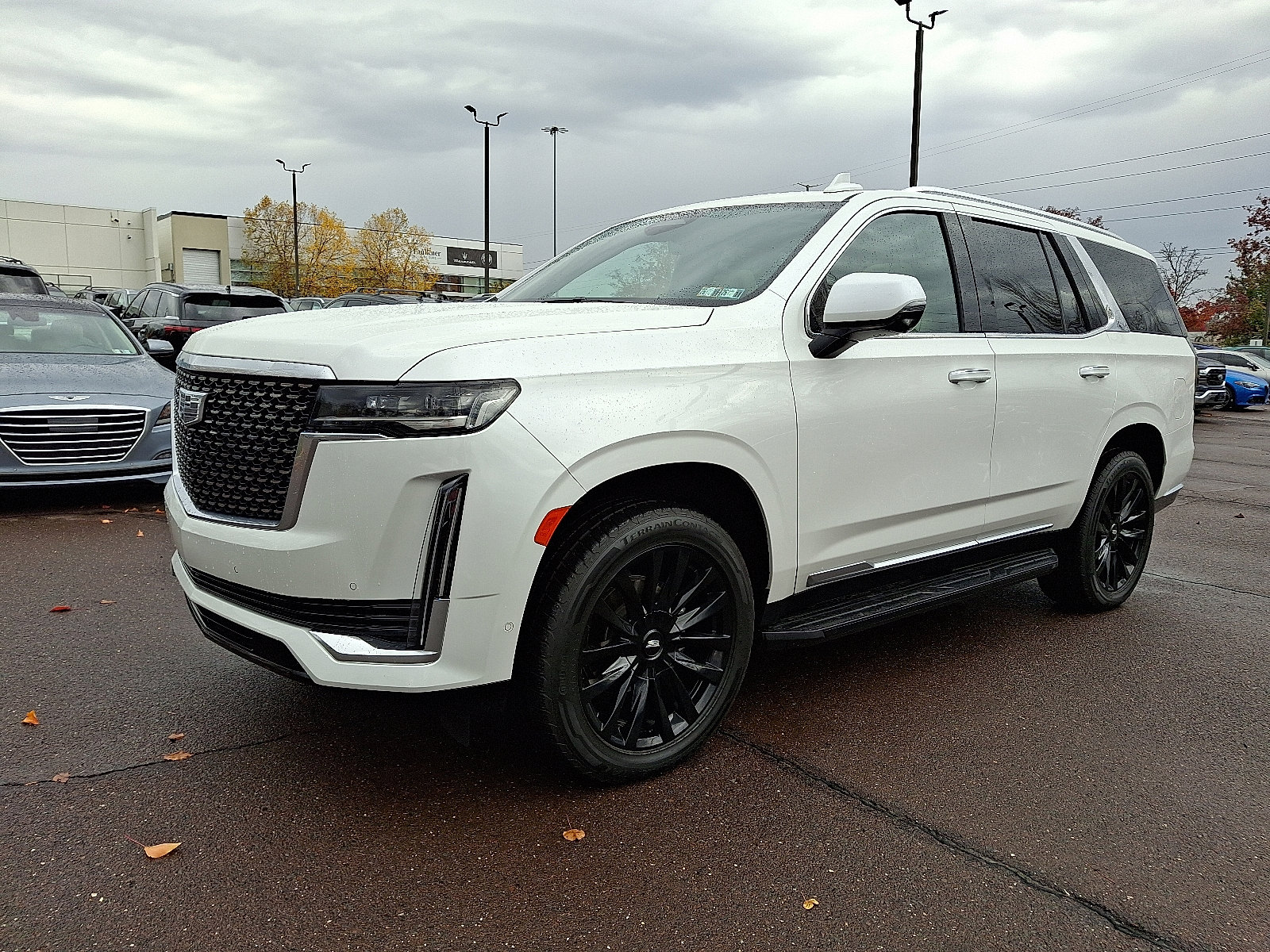 Used 2021 Cadillac Escalade Premium Luxury w/ LPO, Illumination Package image 3