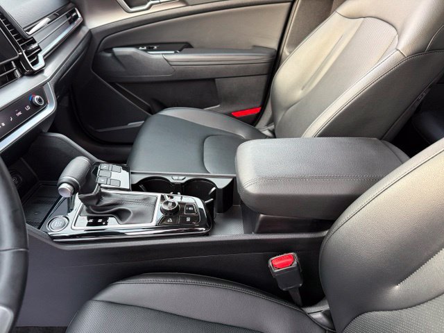Used 2024 Kia Sportage EX FWD image 23