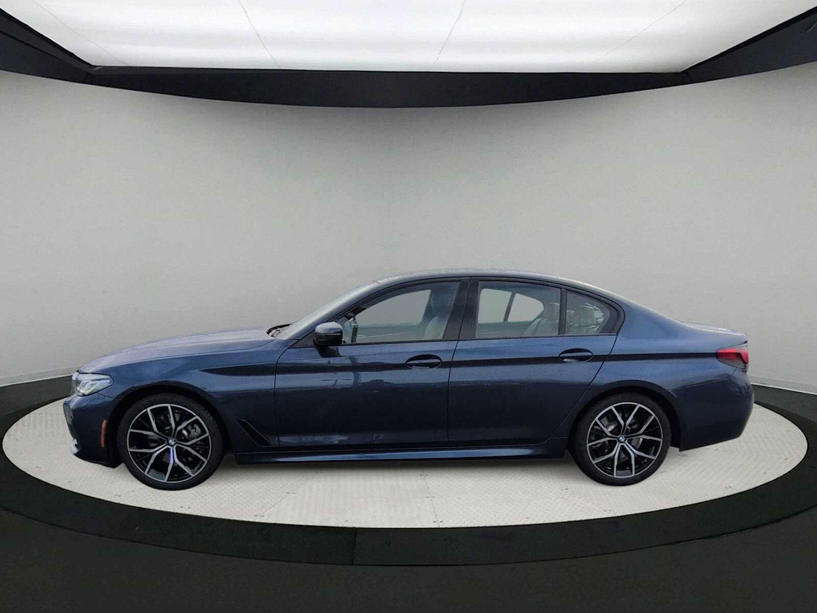 Used 2022 BMW 530i xDrive w/ M Sport Package AWD/4WD image 5
