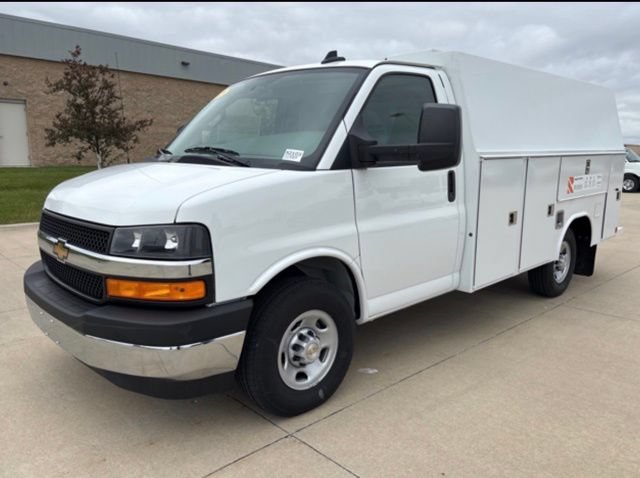 New 2025 Chevrolet Express 3500 w/ Power Convenience Package RWD video 2