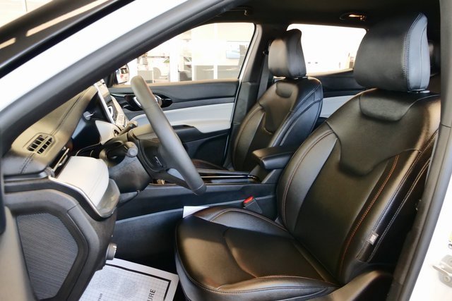 Used 2024 Jeep Compass Limited image 10