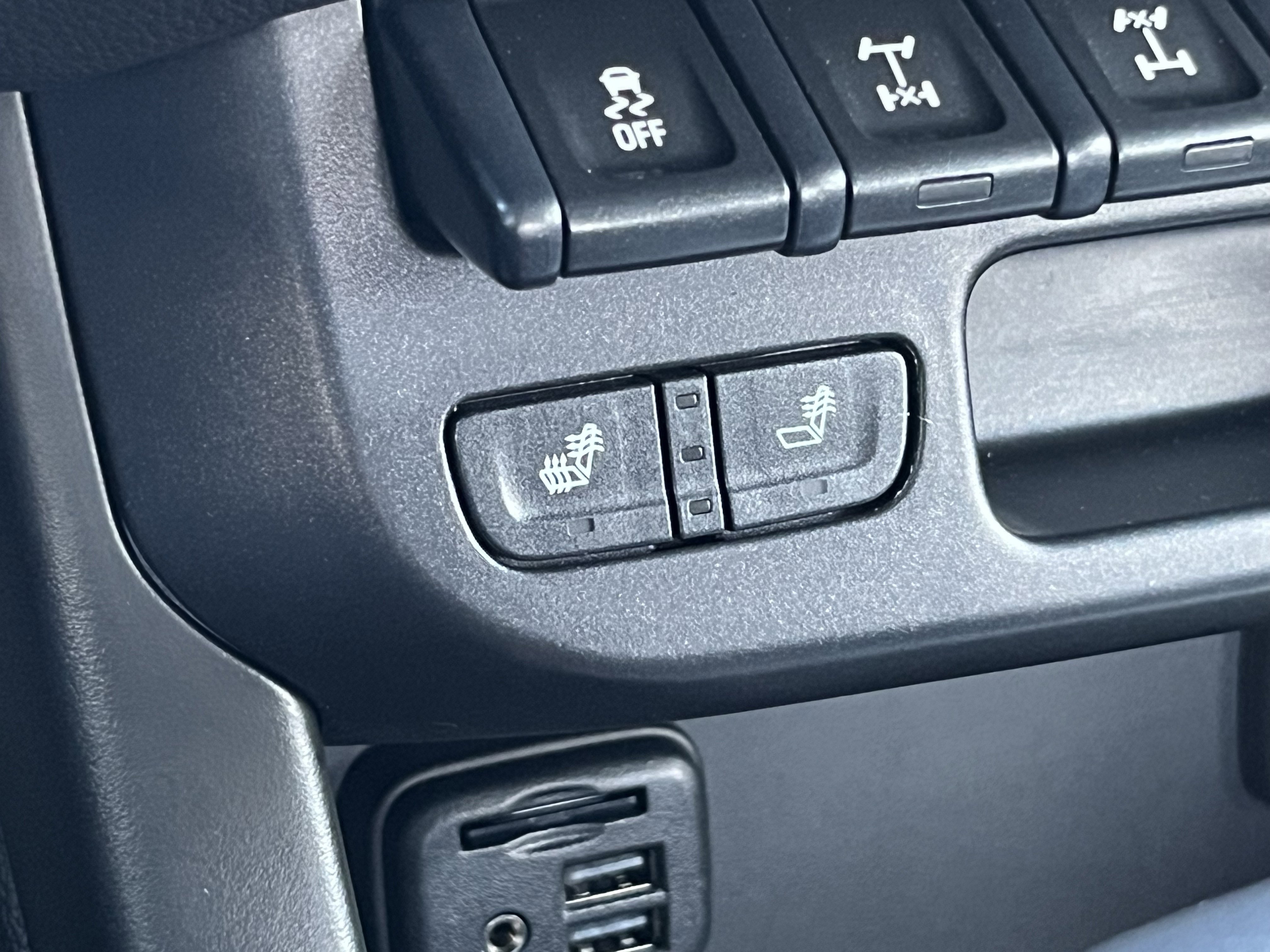 Used 2020 Chevrolet Colorado ZR2 w/ ZR2 Dusk Special Edition AWD/4WD image 35