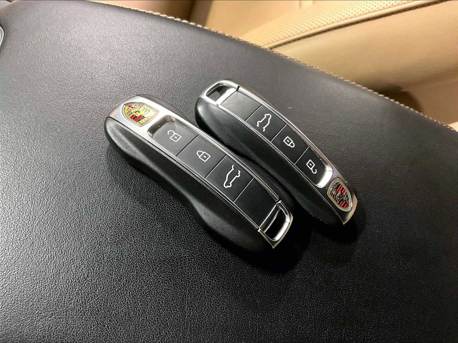 Used 2023 Porsche Cayenne Turbo S image 39