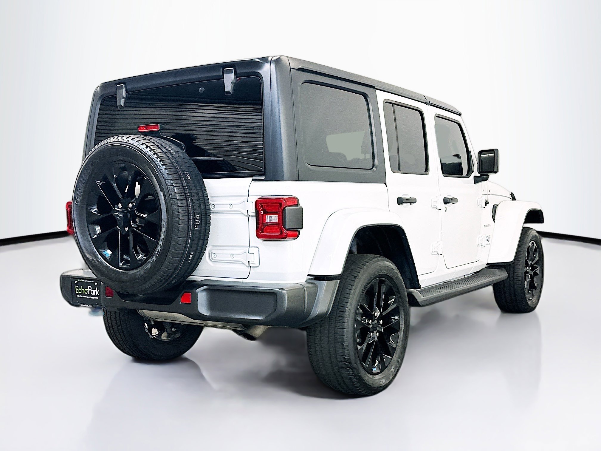 Used 2023 Jeep Wrangler Unlimited Sahara AWD/4WD image 9