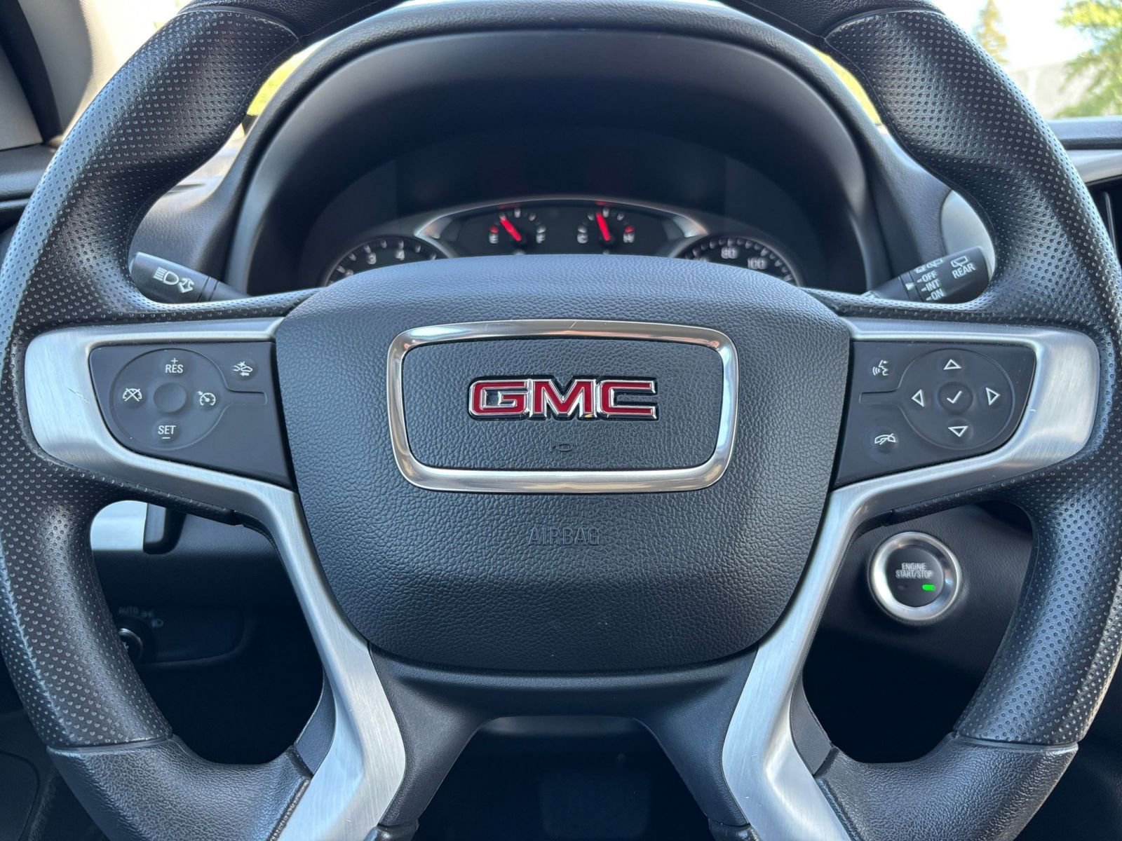 Used 2024 GMC Terrain SLE image 27