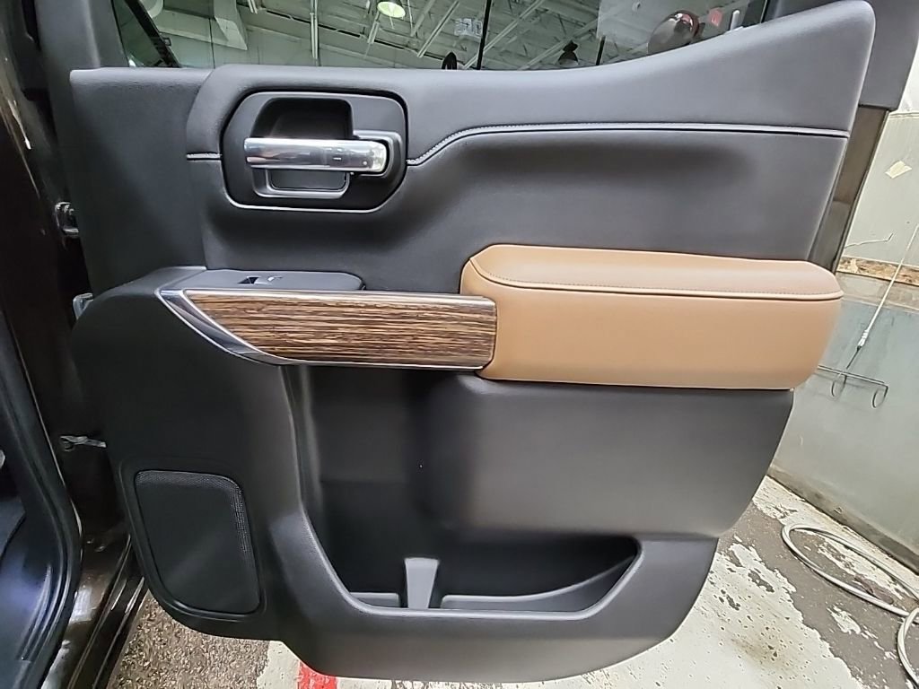 Used 2019 Chevrolet Silverado 1500 High Country w/ Technology Package AWD/4WD image 24