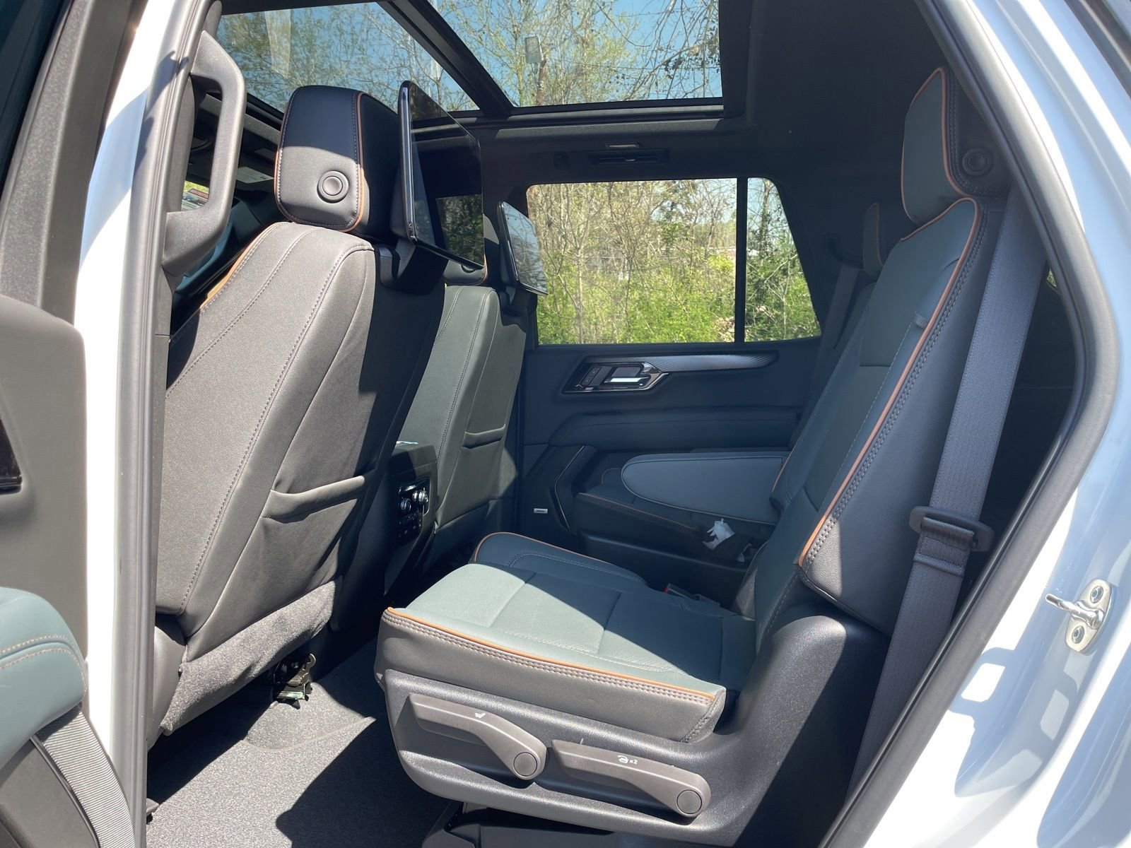New 2026 GMC Yukon AT4 w/ AT4 Premium Plus Package image 24