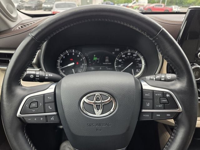 Used 2020 Toyota Highlander Limited FWD image 24