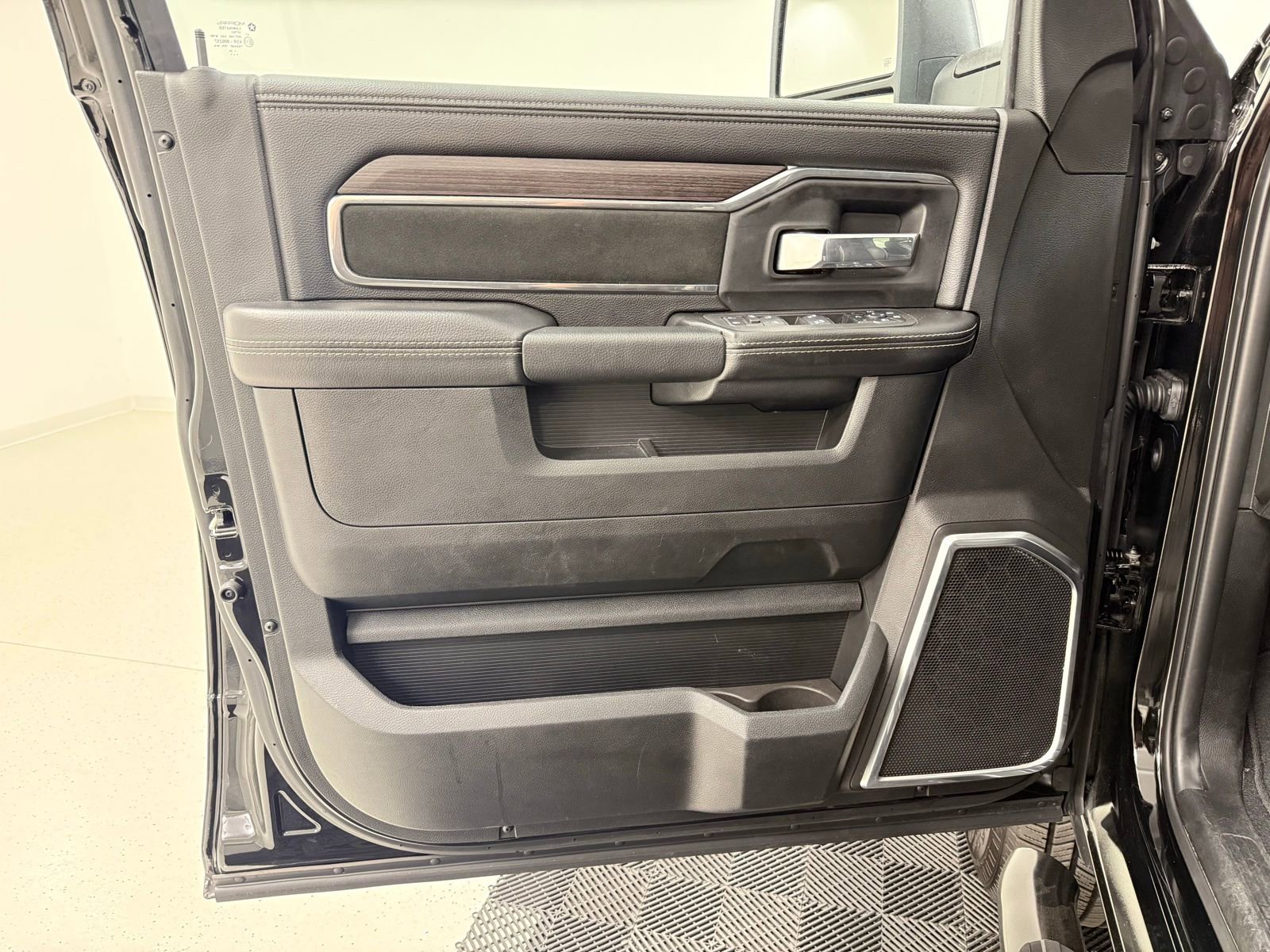 Used 2025 RAM 2500 Laramie image 13
