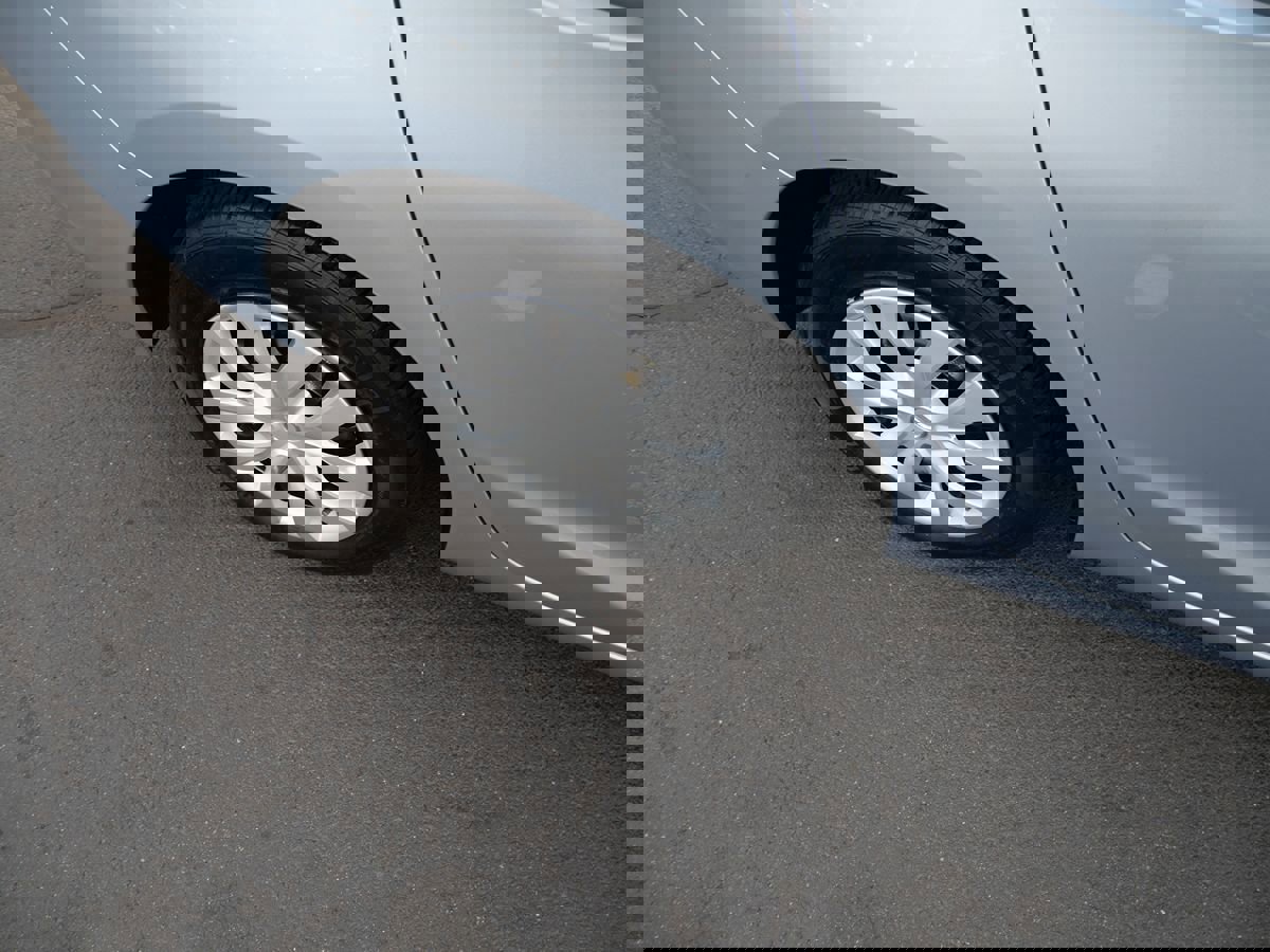 Used 2017 Chevrolet Cruze LS image 33