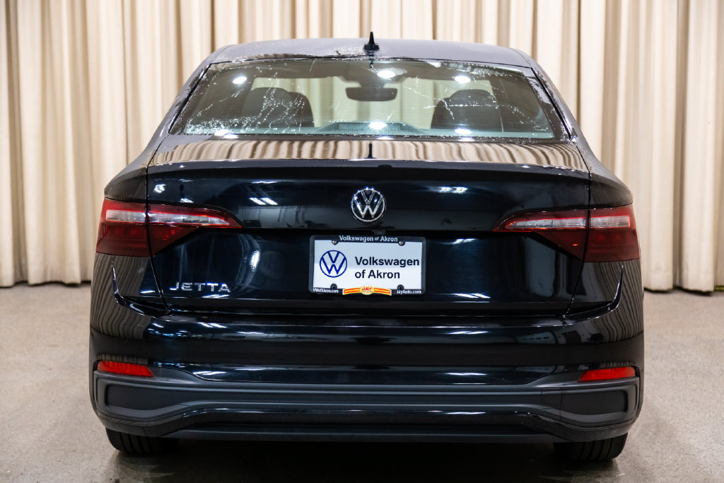 Used 2023 Volkswagen Jetta Sport FWD image 4