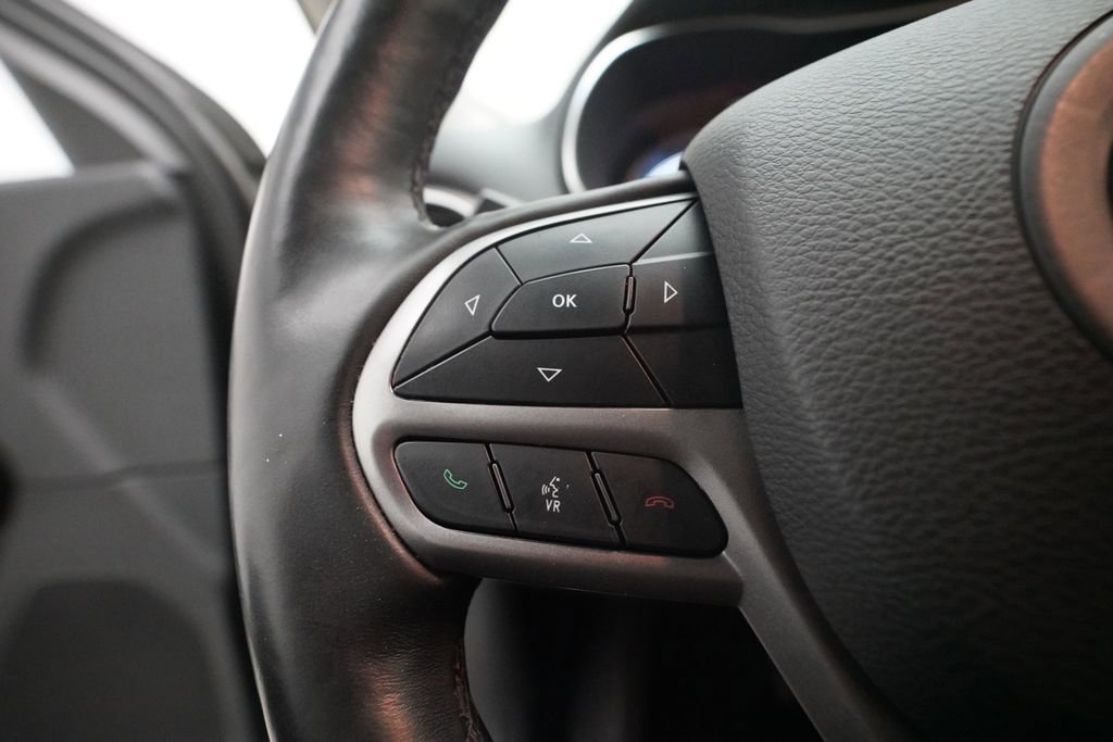 Used 2019 Jeep Cherokee Sport w/ Cold Weather Group image 17