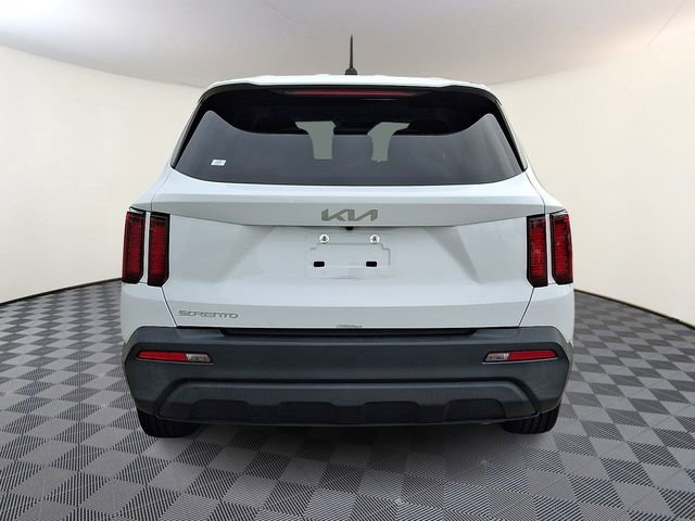 Used 2023 Kia Sorento LX image 6