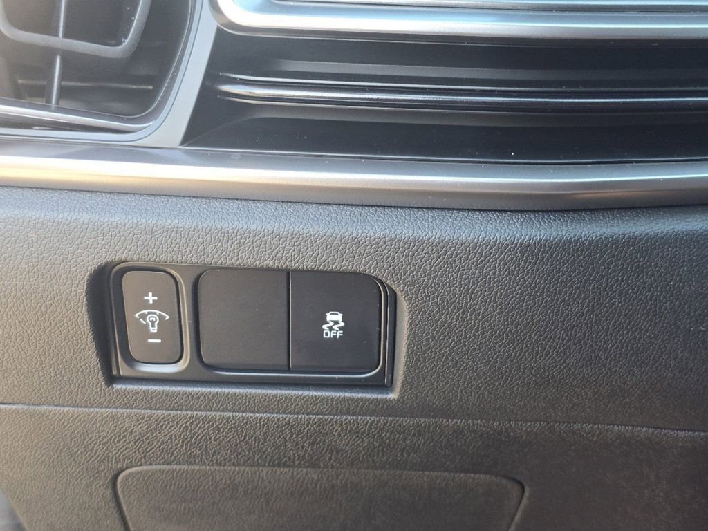 Certified 2025 Kia Sorento S w/ Panoramic Sunroof Package image 31