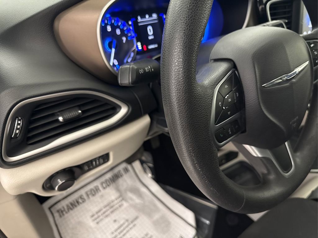 Used 2018 Chrysler Pacifica LX FWD image 37