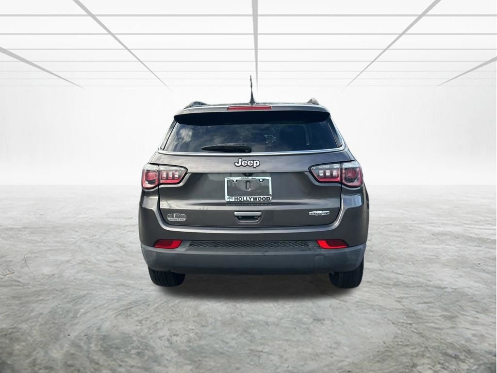 Used 2019 Jeep Compass Latitude FWD image 5