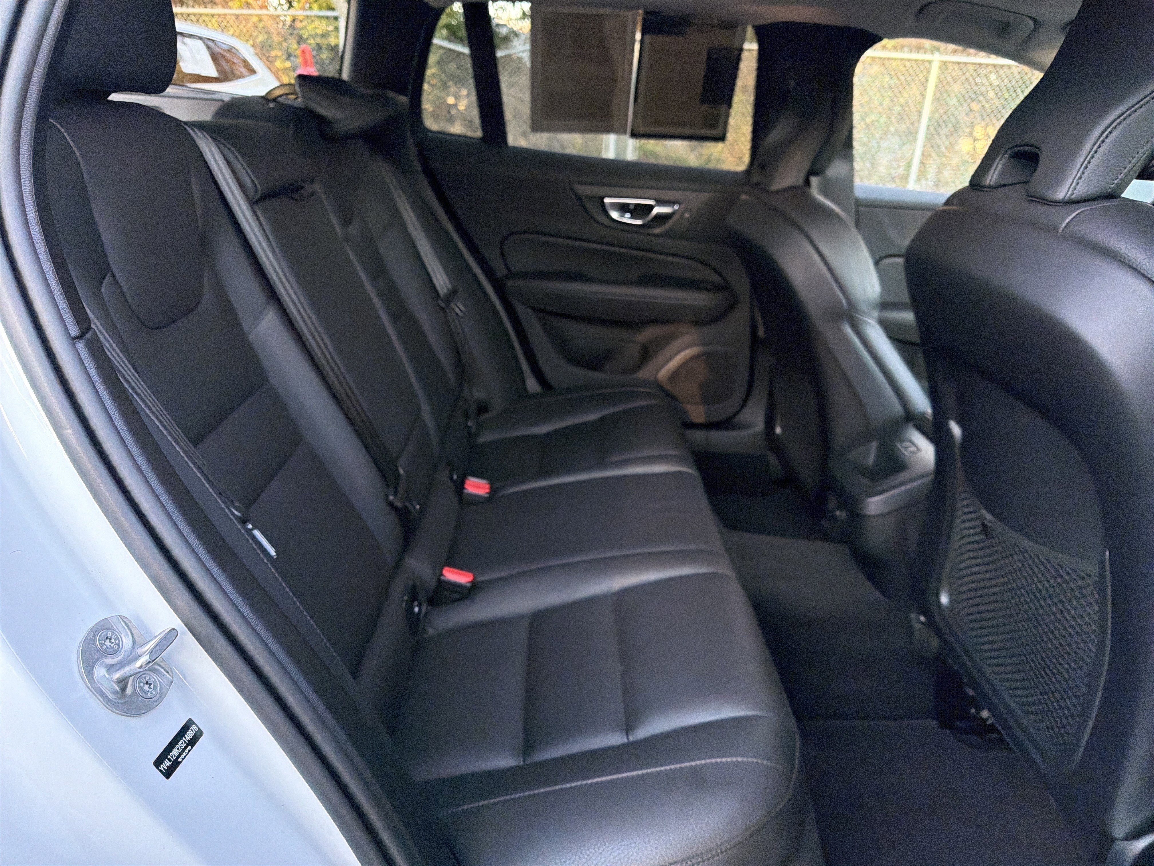 Certified 2025 Volvo V60 B5 Cross Country Plus image 33