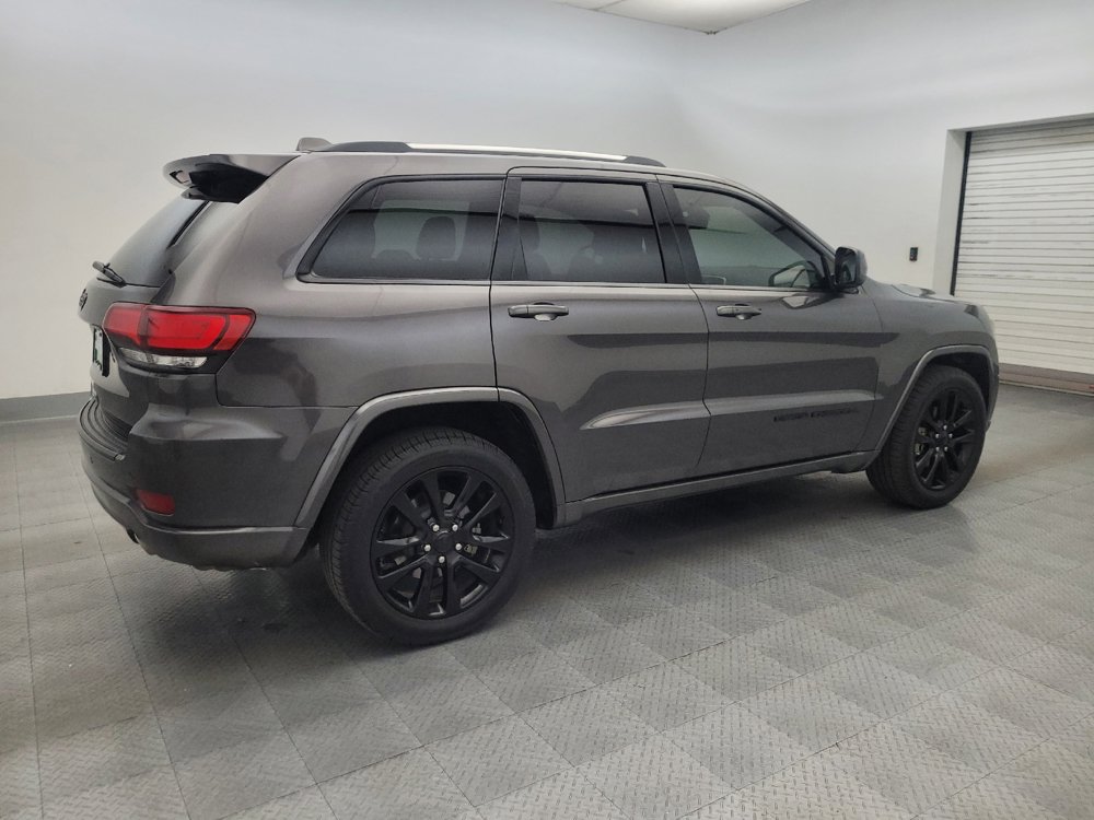 Used 2018 Jeep Grand Cherokee Altitude RWD image 10