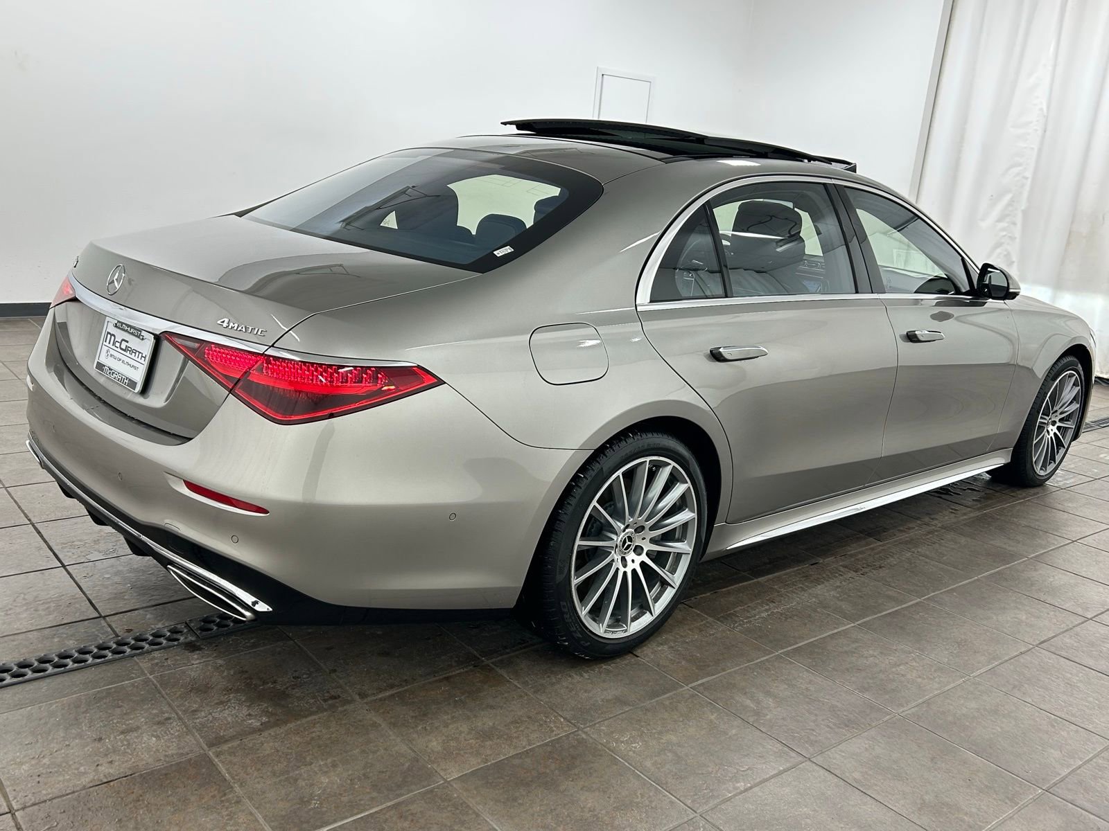 Used 2022 Mercedes-Benz S 580 4MATIC Sedan w/ AMG Line Package image 5